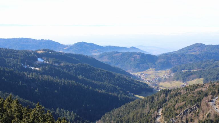 Dieses Bild zeigt eine Webcam-Aufnahme vom Achertal, aufgenommen am Donnerstag, den 05.02.2026 um 14:00 Uhr. Die Temperatur betrug 8.2°C.