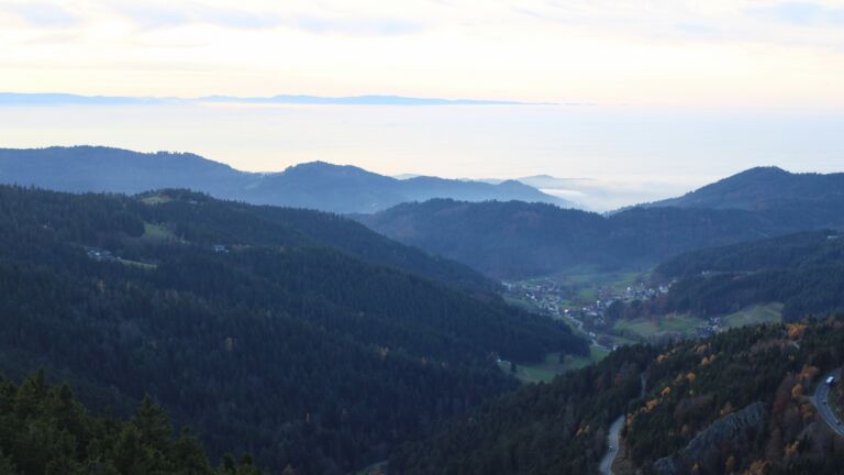 Dieses Bild zeigt eine Webcam-Aufnahme vom Achertal, aufgenommen am Donnerstag, den 06.11.2025 um 16:30 Uhr. Die Temperatur betrug 11°C.