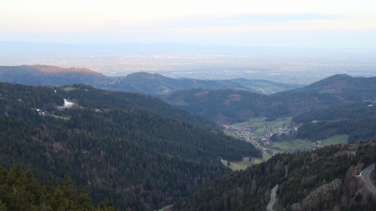 Dieses Bild zeigt eine Webcam-Aufnahme vom Achertal, aufgenommen am Sonntag, den 05.04.2026 um 07:20 Uhr. Die Temperatur betrug 9.8°C.