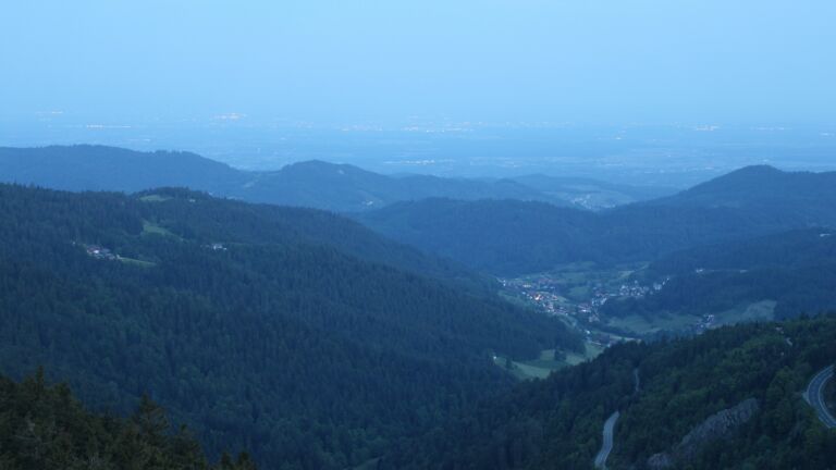 Dieses Bild zeigt eine Webcam-Aufnahme vom Achertal, aufgenommen am Donnerstag, den 15.05.2025 um 05:20 Uhr. Die Temperatur betrug 9.9°C.