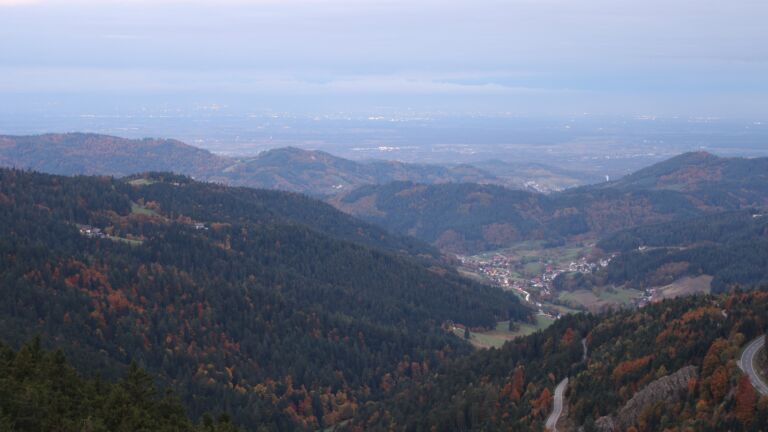 Dieses Bild zeigt eine Webcam-Aufnahme vom Achertal, aufgenommen am Freitag, den 17.10.2025 um 07:30 Uhr. Die Temperatur betrug 4.4°C.