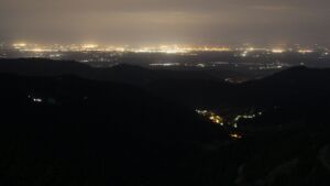 Dieses Bild zeigt eine Webcam-Aufnahme vom Achertal, aufgenommen am Mittwoch, den 16.07.2025 um 03:40 Uhr. Die Temperatur betrug 12.9°C.