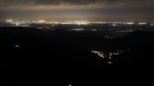 Dieses Bild zeigt eine Webcam-Aufnahme vom Achertal, aufgenommen am Sonntag, den 19.04.2026 um 01:00 Uhr. Die Temperatur betrug 11.1°C.