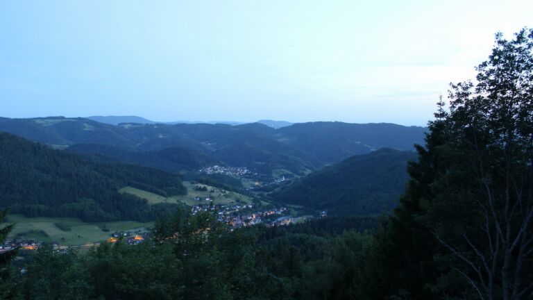 Dieses Bild zeigt eine Webcam-Aufnahme vom Achertal, aufgenommen am Sonntag, den 07.06.2026 um 22:00 Uhr. Die Temperatur betrug 15.8°C.