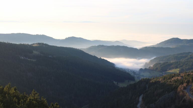 Dieses Bild zeigt eine Webcam-Aufnahme vom Achertal, aufgenommen am Sonntag, den 21.12.2025 um 15:50 Uhr. Die Temperatur betrug 7.2°C.