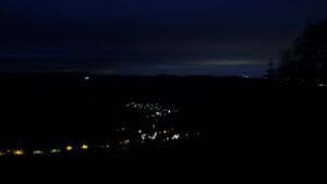 Dieses Bild zeigt eine Webcam-Aufnahme vom Achertal, aufgenommen am Donnerstag, den 04.06.2026 um 04:10 Uhr. Die Temperatur betrug 13.7°C.