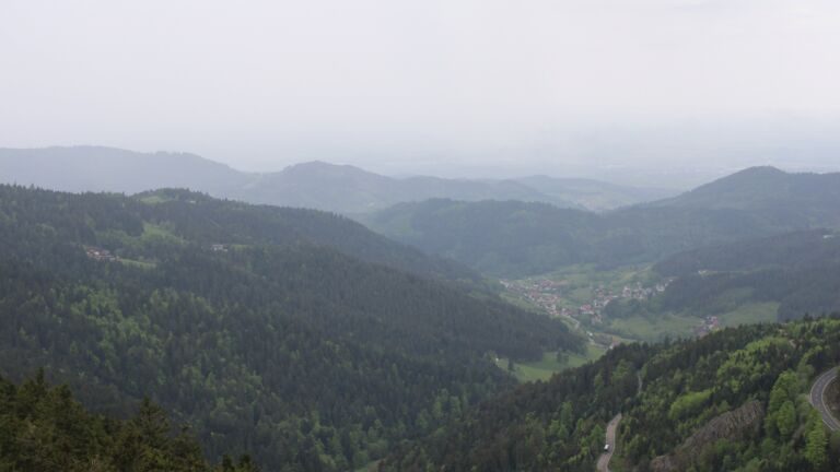 Dieses Bild zeigt eine Webcam-Aufnahme vom Achertal, aufgenommen am Samstag, den 03.05.2025 um 12:20 Uhr. Die Temperatur betrug 11.6°C.