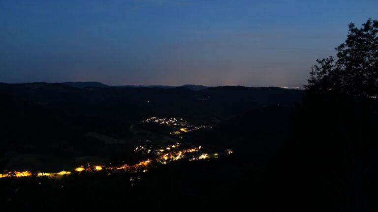 Dieses Bild zeigt eine Webcam-Aufnahme vom Achertal, aufgenommen am Montag, den 15.06.2026 um 22:50 Uhr. Die Temperatur betrug 15.5°C.