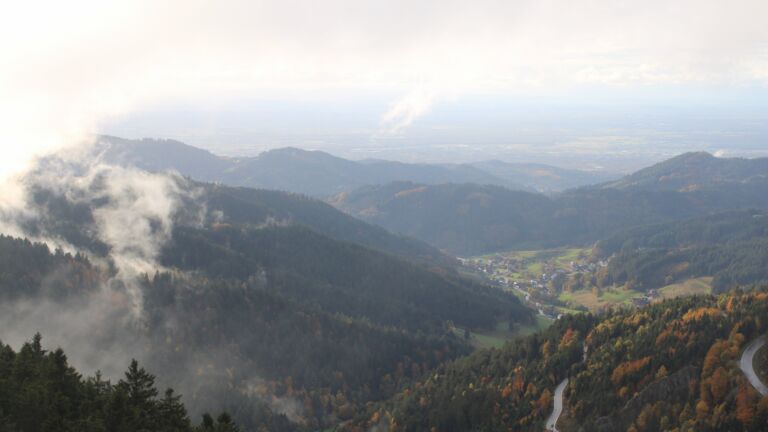 Dieses Bild zeigt eine Webcam-Aufnahme vom Achertal, aufgenommen am Dienstag, den 21.10.2025 um 17:10 Uhr. Die Temperatur betrug 9.1°C.