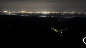 Dieses Bild zeigt eine Webcam-Aufnahme vom Achertal, aufgenommen am Samstag, den 18.04.2026 um 01:30 Uhr. Die Temperatur betrug 12.3°C.