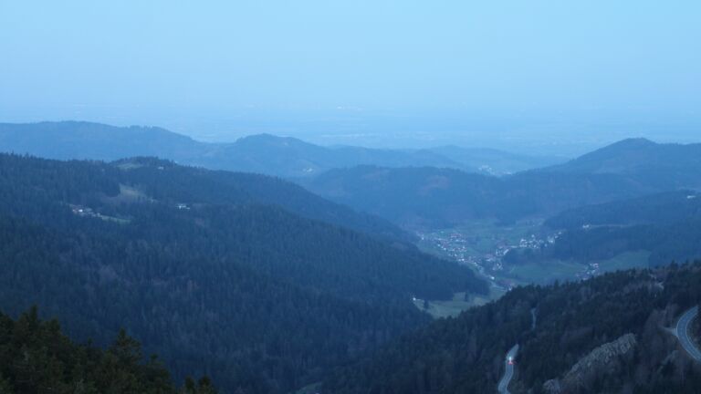 Dieses Bild zeigt eine Webcam-Aufnahme vom Achertal, aufgenommen am Dienstag, den 24.03.2026 um 06:10 Uhr. Die Temperatur betrug 4.9°C.