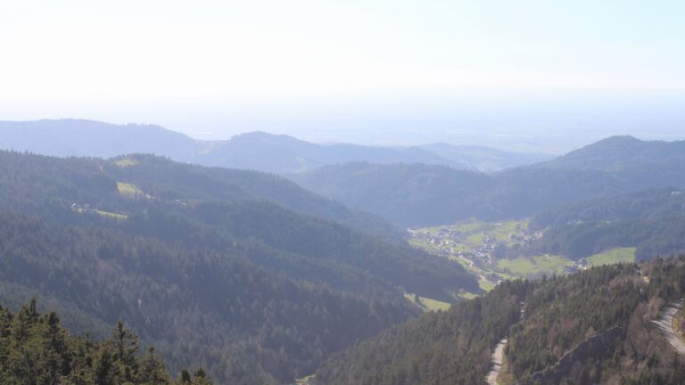 Dieses Bild zeigt eine Webcam-Aufnahme vom Achertal, aufgenommen am Dienstag, den 07.04.2026 um 17:20 Uhr. Die Temperatur betrug 14.9°C.