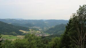 Dieses Bild zeigt eine Webcam-Aufnahme vom Achertal, aufgenommen am Freitag, den 19.06.2026 um 19:30 Uhr. Die Temperatur betrug 31.8°C.
