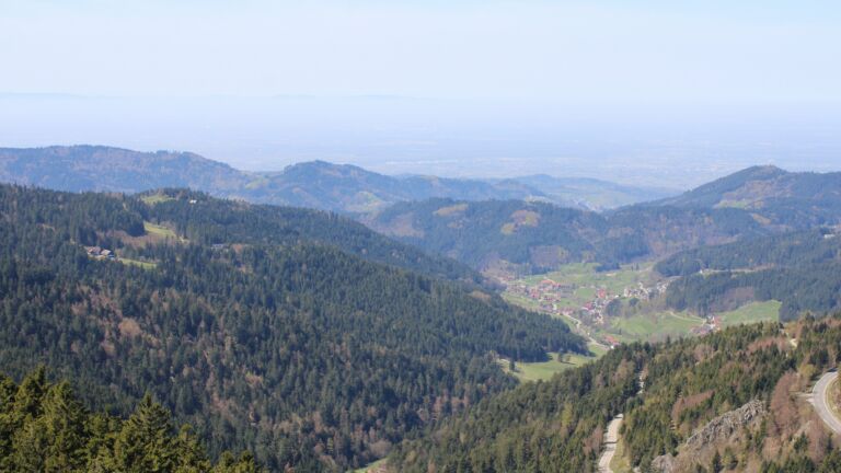 Dieses Bild zeigt eine Webcam-Aufnahme vom Achertal, aufgenommen am Samstag, den 11.04.2026 um 13:10 Uhr. Die Temperatur betrug 17.4°C.