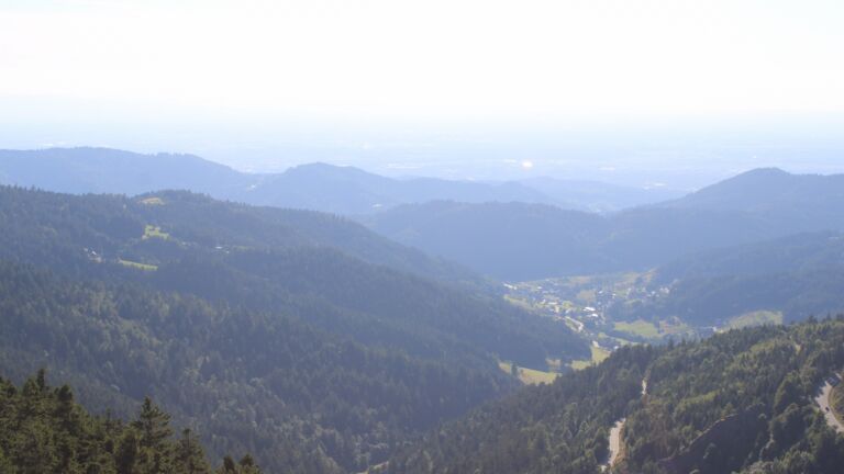 Dieses Bild zeigt eine Webcam-Aufnahme vom Achertal, aufgenommen am Freitag, den 18.07.2025 um 18:50 Uhr. Die Temperatur betrug 21°C.