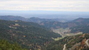 Dieses Bild zeigt eine Webcam-Aufnahme vom Achertal, aufgenommen am Samstag, den 01.11.2025 um 13:40 Uhr. Die Temperatur betrug 12.1°C.