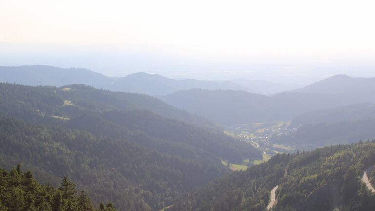 Dieses Bild zeigt eine Webcam-Aufnahme vom Achertal, aufgenommen am Freitag, den 20.06.2025 um 19:40 Uhr. Die Temperatur betrug 19.9°C.