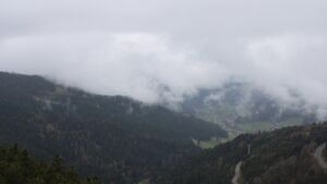 Dieses Bild zeigt eine Webcam-Aufnahme vom Achertal, aufgenommen am Sonntag, den 12.04.2026 um 12:00 Uhr. Die Temperatur betrug 2°C.