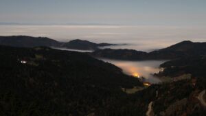 Dieses Bild zeigt eine Webcam-Aufnahme vom Achertal, aufgenommen am Samstag, den 08.11.2025 um 01:30 Uhr. Die Temperatur betrug 7.3°C.