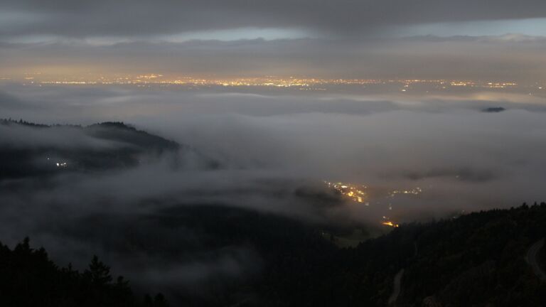 Dieses Bild zeigt eine Webcam-Aufnahme vom Achertal, aufgenommen am Mittwoch, den 08.10.2025 um 22:30 Uhr. Die Temperatur betrug 11°C.