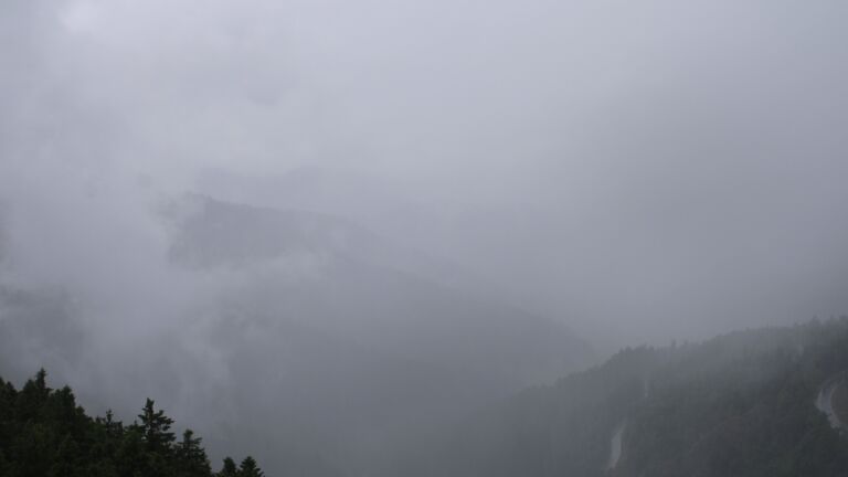 Dieses Bild zeigt eine Webcam-Aufnahme vom Achertal, aufgenommen am Sonntag, den 15.06.2025 um 11:50 Uhr. Die Temperatur betrug 13.4°C.