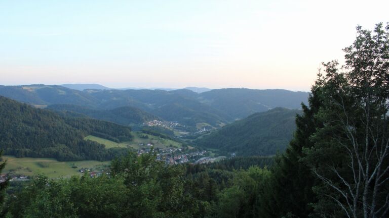 Dieses Bild zeigt eine Webcam-Aufnahme vom Achertal, aufgenommen am Donnerstag, den 23.07.2026 um 20:50 Uhr. Die Temperatur betrug 17.8°C.