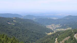 Dieses Bild zeigt eine Webcam-Aufnahme vom Achertal, aufgenommen am Samstag, den 05.07.2025 um 12:10 Uhr. Die Temperatur betrug 19°C.