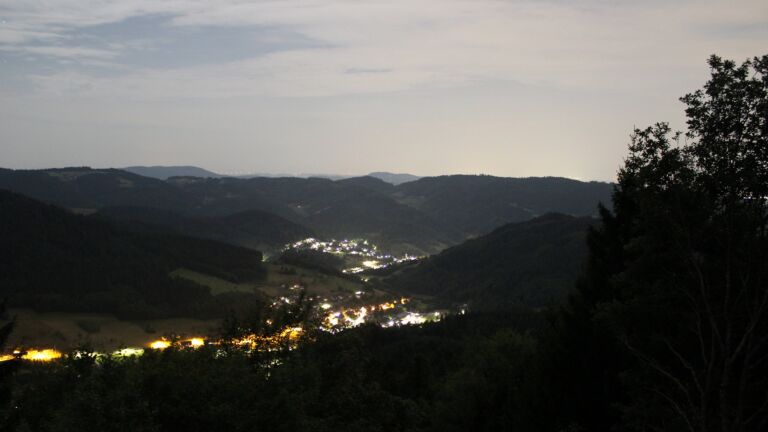 Dieses Bild zeigt eine Webcam-Aufnahme vom Achertal, aufgenommen am Dienstag, den 04.08.2026 um 04:20 Uhr. Die Temperatur betrug 22.6°C.