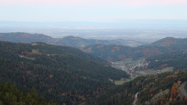 Dieses Bild zeigt eine Webcam-Aufnahme vom Achertal, aufgenommen am Mittwoch, den 29.10.2025 um 07:00 Uhr. Die Temperatur betrug 5.8°C.