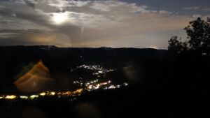 Dieses Bild zeigt eine Webcam-Aufnahme vom Achertal, aufgenommen am Freitag, den 21.08.2026 um 22:30 Uhr. Die Temperatur betrug 11.3°C.