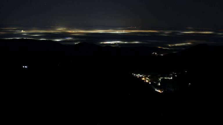 Dieses Bild zeigt eine Webcam-Aufnahme vom Achertal, aufgenommen am Mittwoch, den 25.02.2026 um 04:30 Uhr. Die Temperatur betrug 8.6°C.