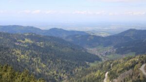 Dieses Bild zeigt eine Webcam-Aufnahme vom Achertal, aufgenommen am Dienstag, den 21.04.2026 um 12:50 Uhr. Die Temperatur betrug 5.1°C.