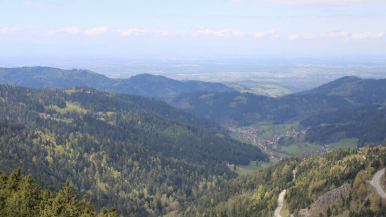 Dieses Bild zeigt eine Webcam-Aufnahme vom Achertal, aufgenommen am Dienstag, den 21.04.2026 um 12:50 Uhr. Die Temperatur betrug 5.1°C.