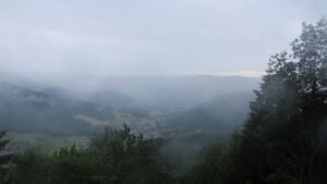 Dieses Bild zeigt eine Webcam-Aufnahme vom Achertal, aufgenommen am Freitag, den 12.06.2026 um 20:10 Uhr. Die Temperatur betrug 12.7°C.