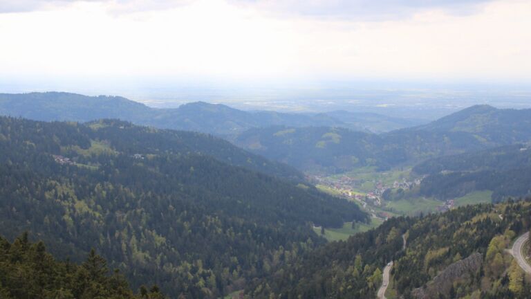 Dieses Bild zeigt eine Webcam-Aufnahme vom Achertal, aufgenommen am Dienstag, den 21.04.2026 um 16:00 Uhr. Die Temperatur betrug 3.9°C.