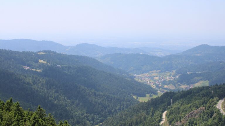 Dieses Bild zeigt eine Webcam-Aufnahme vom Achertal, aufgenommen am Donnerstag, den 19.06.2025 um 14:20 Uhr. Die Temperatur betrug 22.3°C.