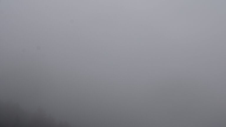 Dieses Bild zeigt eine Webcam-Aufnahme vom Achertal, aufgenommen am Sonntag, den 07.12.2025 um 12:10 Uhr. Die Temperatur betrug 4.9°C.