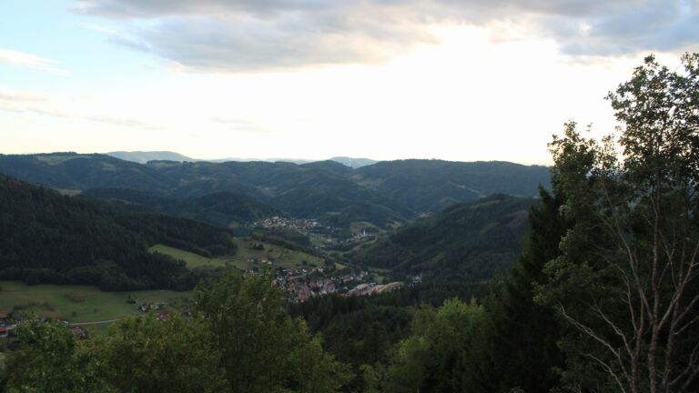 Dieses Bild zeigt eine Webcam-Aufnahme vom Achertal, aufgenommen am Freitag, den 04.09.2026 um 19:20 Uhr. Die Temperatur betrug 26°C.