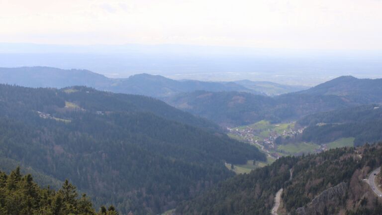 Dieses Bild zeigt eine Webcam-Aufnahme vom Achertal, aufgenommen am Sonntag, den 05.04.2026 um 16:30 Uhr. Die Temperatur betrug 11.4°C.