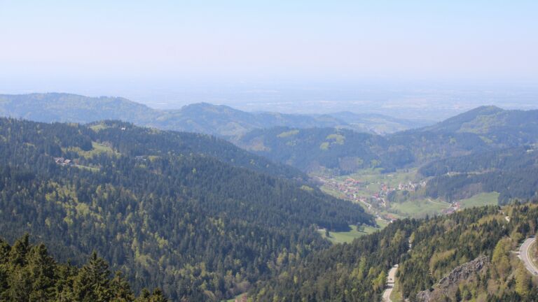 Dieses Bild zeigt eine Webcam-Aufnahme vom Achertal, aufgenommen am Mittwoch, den 22.04.2026 um 13:40 Uhr. Die Temperatur betrug 7.3°C.