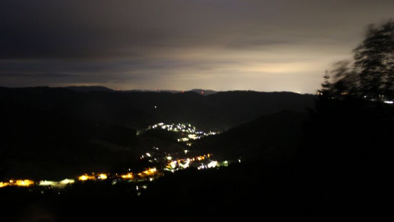 Dieses Bild zeigt eine Webcam-Aufnahme vom Achertal, aufgenommen am Samstag, den 13.06.2026 um 03:40 Uhr. Die Temperatur betrug 14.1°C.