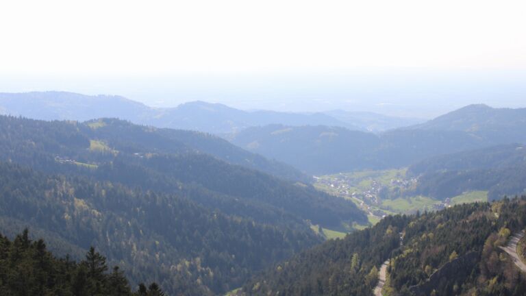 Dieses Bild zeigt eine Webcam-Aufnahme vom Achertal, aufgenommen am Freitag, den 17.04.2026 um 17:50 Uhr. Die Temperatur betrug 16.2°C.