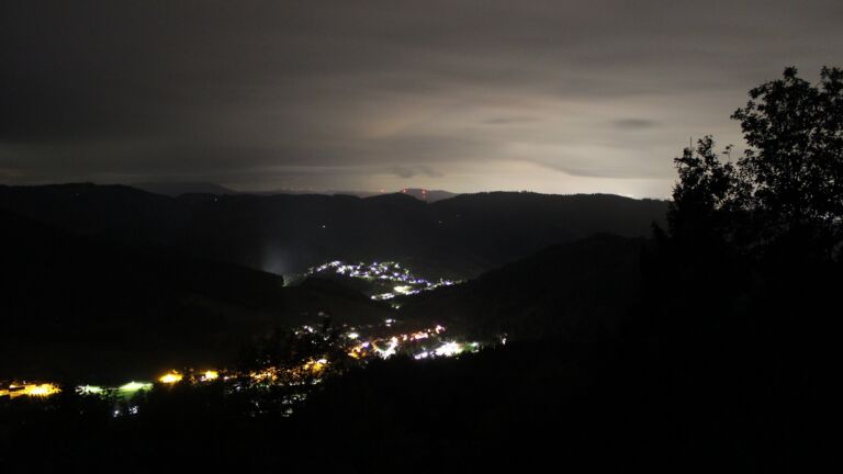 Dieses Bild zeigt eine Webcam-Aufnahme vom Achertal, aufgenommen am Montag, den 21.09.2026 um 00:30 Uhr. Die Temperatur betrug 12.6°C.