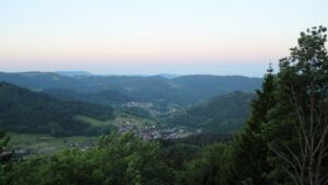 Dieses Bild zeigt eine Webcam-Aufnahme vom Achertal, aufgenommen am Sonntag, den 24.05.2026 um 05:40 Uhr. Die Temperatur betrug 19.8°C.