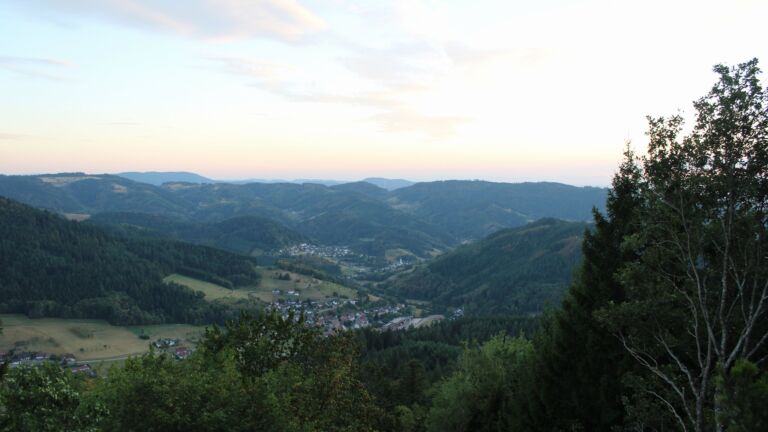 Dieses Bild zeigt eine Webcam-Aufnahme vom Achertal, aufgenommen am Mittwoch, den 19.08.2026 um 20:20 Uhr. Die Temperatur betrug 26.1°C.