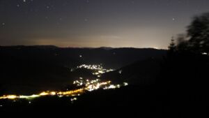 Dieses Bild zeigt eine Webcam-Aufnahme vom Achertal, aufgenommen am Samstag, den 11.07.2026 um 23:50 Uhr. Die Temperatur betrug 22.2°C.