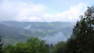 Dieses Bild zeigt eine Webcam-Aufnahme vom Achertal, aufgenommen am Freitag, den 15.05.2026 um 10:30 Uhr. Die Temperatur betrug 5.1°C.