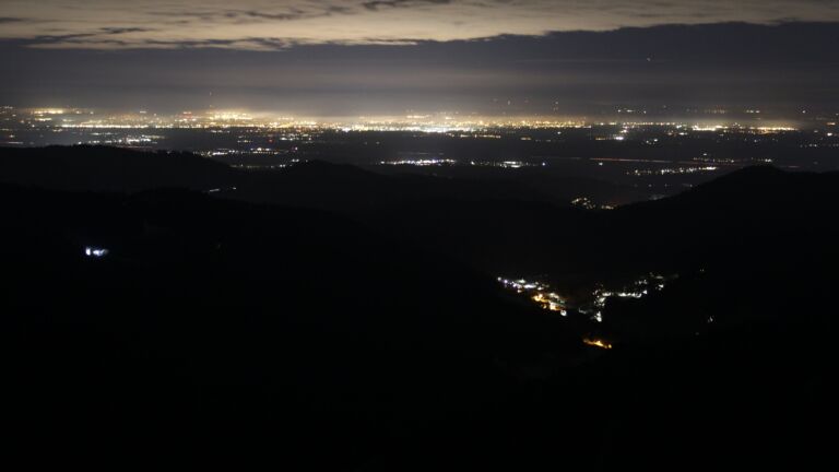 Dieses Bild zeigt eine Webcam-Aufnahme vom Achertal, aufgenommen am Mittwoch, den 19.11.2025 um 01:00 Uhr. Die Temperatur betrug -4.1°C.