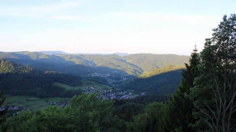 Dieses Bild zeigt eine Webcam-Aufnahme vom Achertal, aufgenommen am Samstag, den 23.05.2026 um 06:30 Uhr. Die Temperatur betrug 18.7°C.