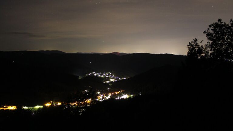 Dieses Bild zeigt eine Webcam-Aufnahme vom Achertal, aufgenommen am Samstag, den 19.09.2026 um 03:30 Uhr. Die Temperatur betrug 11.7°C.